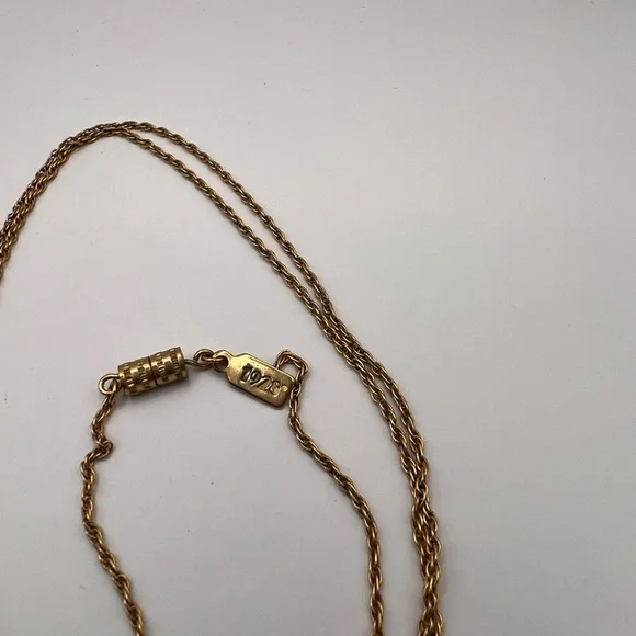 Vintage 1928 Pink Rose Locket on a gold tone chain - Picture 8 of 12